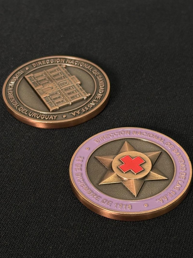 Monedas de desafío en bronce envejecido con esmalte a color
