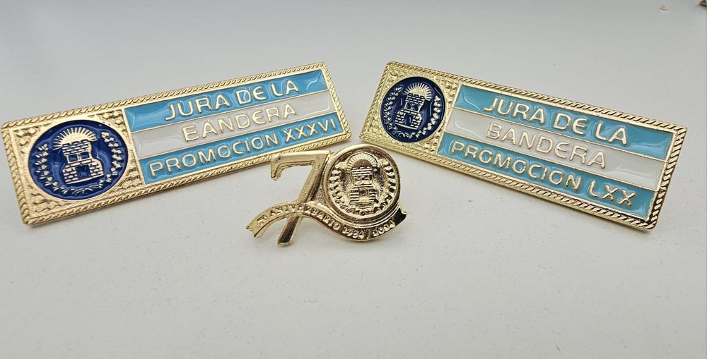 Insignias de promoción y pin aniversario con esmalte y baño dorado